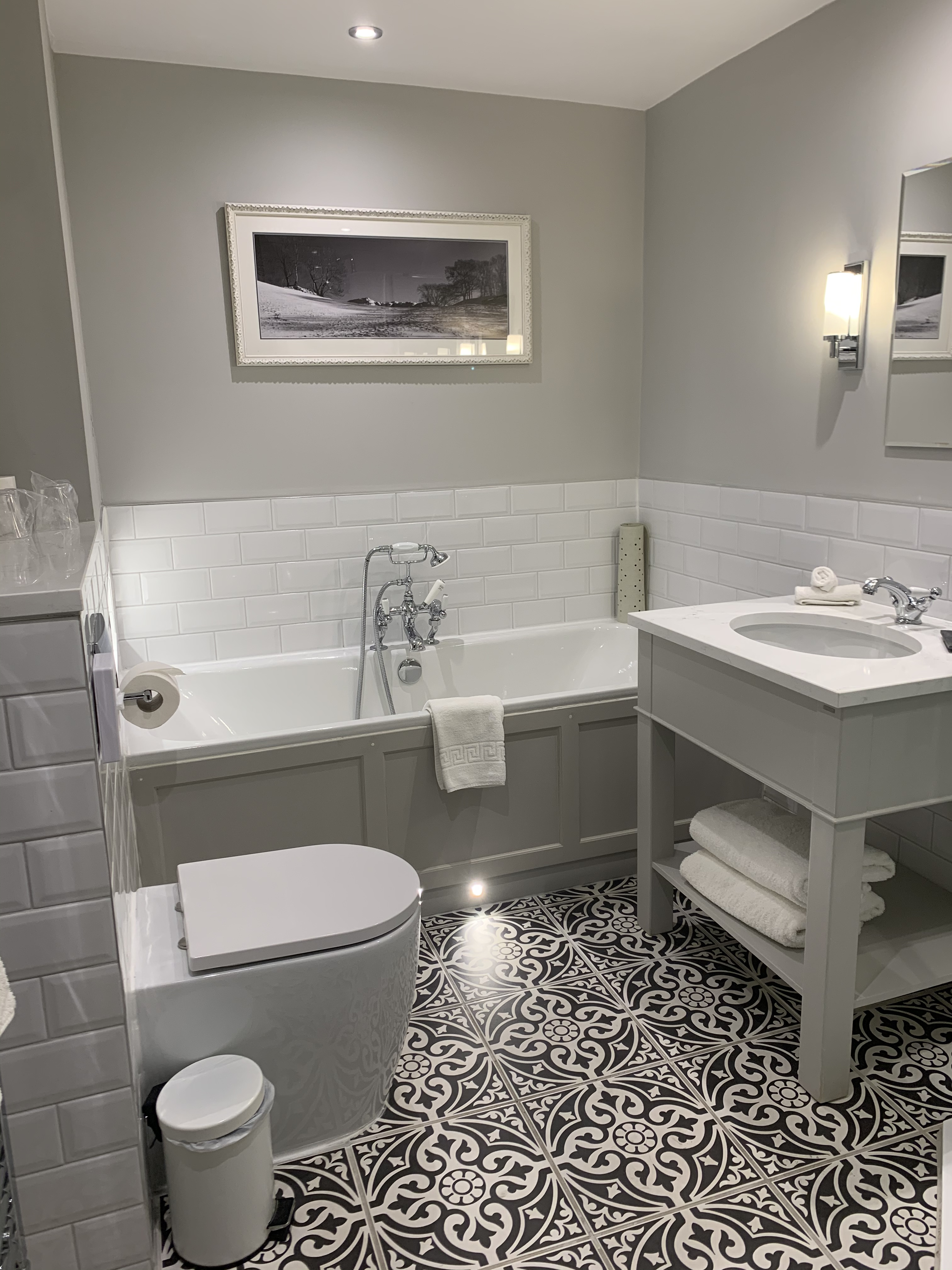 5DDAA062-C8F1-43DD-B66B-AF41F694D040